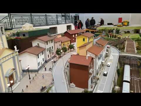 Trenini in mostra Carnate 2022 - plastico GFO - treno diretto castano isabella