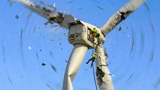 Most Ridiculous Worker Mistakes Caught on Camera MQDEFAULT Thumbnail