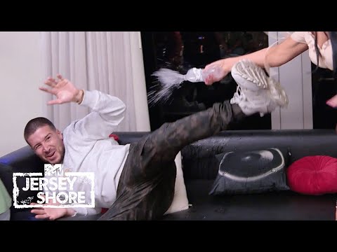 Angelina and Nikki's Wine Fight 🍷👀 Jersey Shore Family Vacation