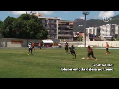 Pedala "Jobinho"! Jobson entorta defesa no treino