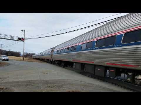 Southbound Amtrak/vermonter coming through Vernon Vermont 12/26/18