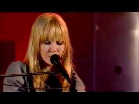 Astrid Swan - War (Live)