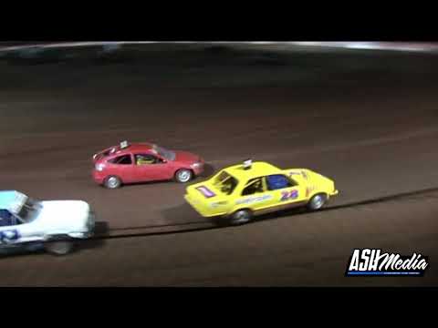 4 Cylinder Sedans: A-Main - Maryborough Speedway - 27.12.2008
