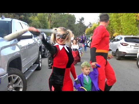 Fergie Gets Sassy As Harley Quinn For Halloween With Josh And Axl