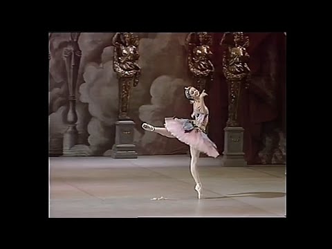 Zhanna Ayupova : perfect variation with pure Vaganova style (Odalisque n°2 from Le Corsaire)