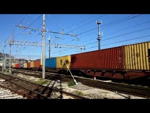 IL TRANSITO IN COPPIA DELLA E.483.001 OCEANOGATE,CON REGIONALE, LA SPEZIA MIGLIARINA. 28 - 3 - 2015.