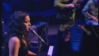 NORA JONES performs &#39;Cold, Cold Heart&#39; Live on LATER 2002
