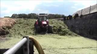 preview picture of video 'Massey Ferguson 5465 Tractor buckraking silage July 2014'