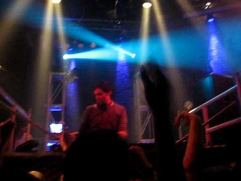 Gareth Emery plays Ocean Lab - Lonely Girl (Maych 20, 2009 Vancouver)