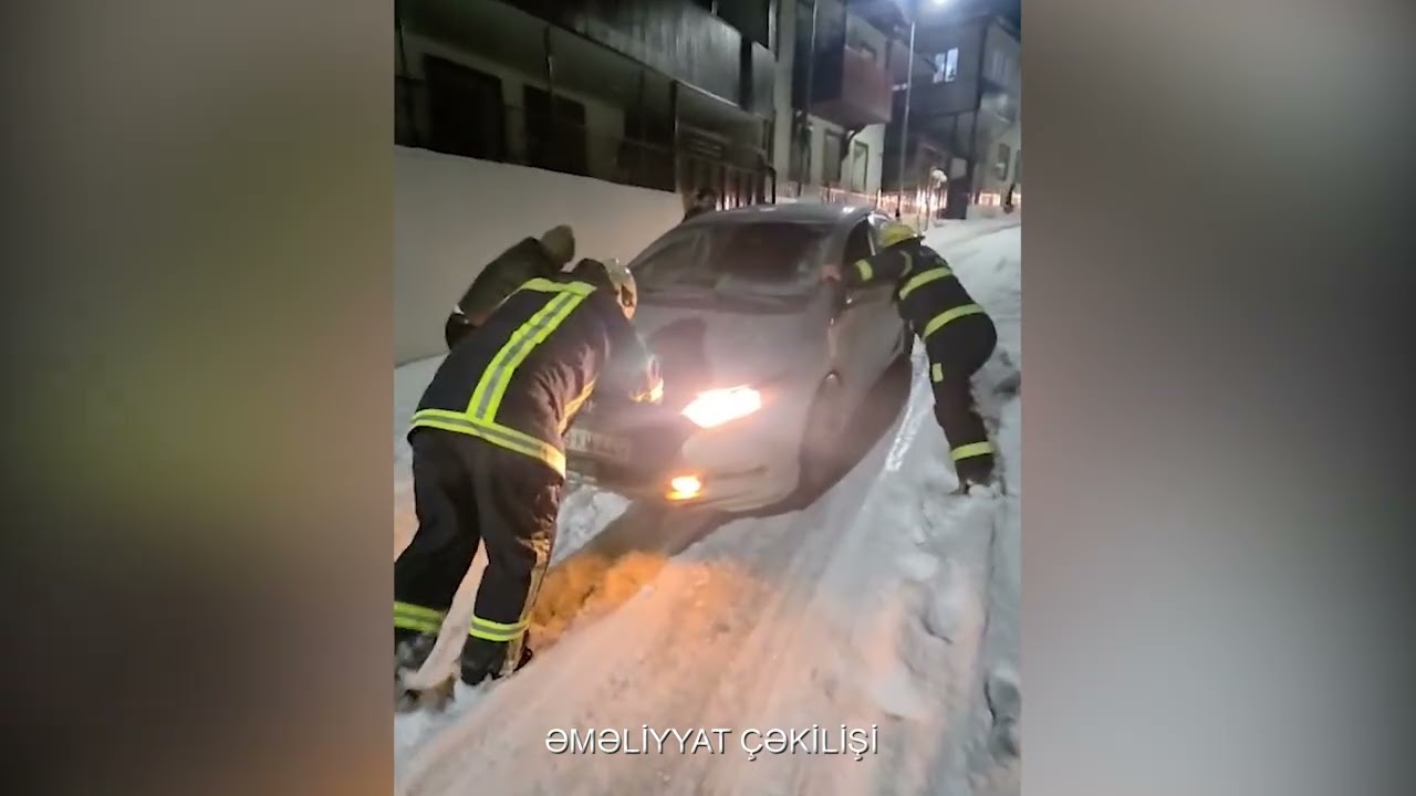 Xankəndidə maşınlarda köməksiz qalanlara kömək göstərilib