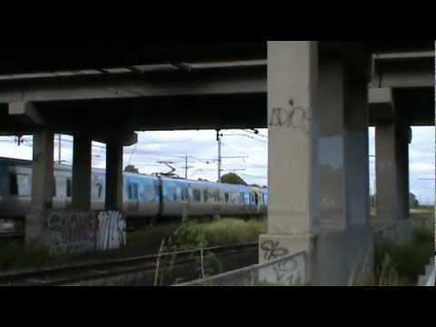 Comeng Altona North runs on express route from Newport to Laverton