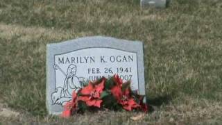 preview picture of video 'Mom's Grave Site'