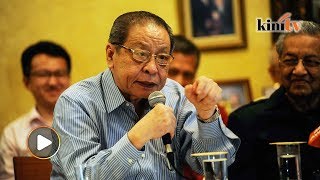 Download lagu Najib whistling in the dark on support from 1.6 million civil servants, says Kit Siang mp3 Download lagu Najib whistling in the dark on support from 1.6 million civil servants, says Kit Siang mp3
