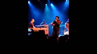Robert Glasper Experiment with Dwele - No Worries
