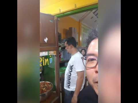 ketika lapar menyerang gudeg Bu Haji Rini datang