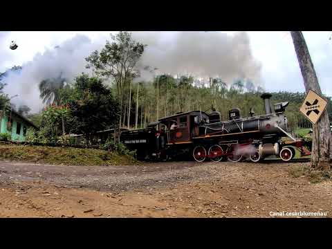 🇧🇷  Trem da EFSC na passagem de nível / EFSC train at the railway crossing -  2022 - (Brasil)