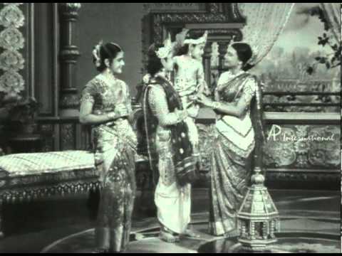 Vedhala Ulagam - Odi Vilayadu Papa Song