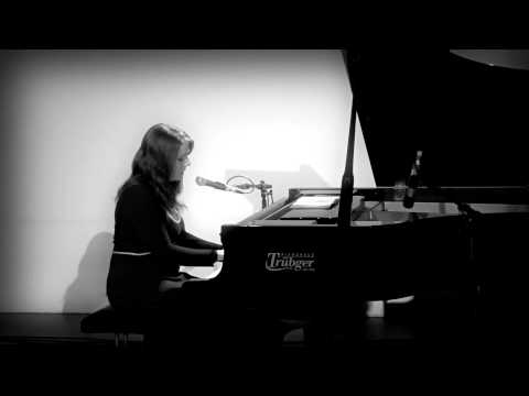 Lisa Cuthbert - live in Hamburg - Joga (Bonus Video 2/3)