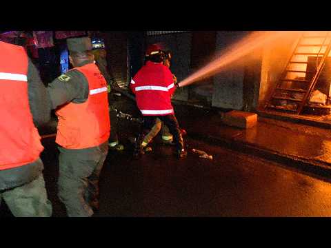 Voraz incendio causa millonarias pérdidas en el Mercado Oriental de Managua