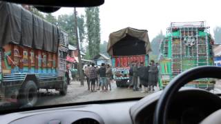 preview picture of video 'Road trip to Kashmir Valley 2014 Video no. 3 .crossing around 4 ft. of water'