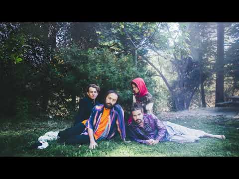 download lagu mp3 mp4 Big Thief Cattails, download lagu Big Thief Cattails gratis, unduh video klip Big Thief Cattails