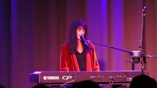 P1000013 Karla Bonoff at Ambrose West--Daddy&#39;s Little Girl