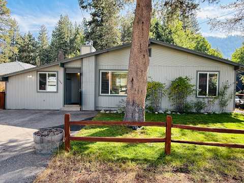 Beautiful 3 bed 1 bath house for rent in South Lake Tahoe property video