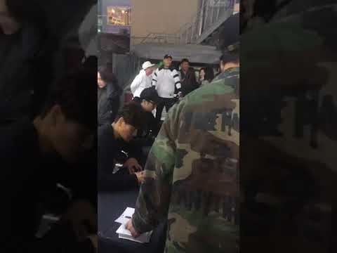 180413 김종국&하하 401 팬사인회(1)