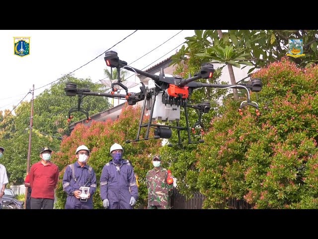 Penyemprotan Disinfektan Dengan Drone di Kecamatan Pesanggrahan