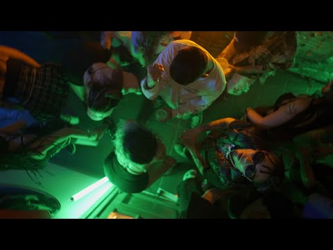 GOLDTADE , CHILD TINO - ES RICO (Video Oficial)