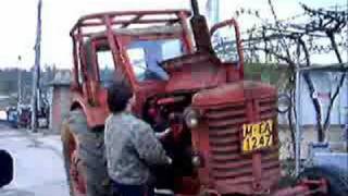 preview picture of video 'Kak se pali traktor s puskov dvigatel'