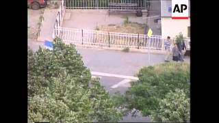 YUGOSLAVIA: KOSOVO: PRISTINA: GUNFIRE AS SERBS PULLOUT