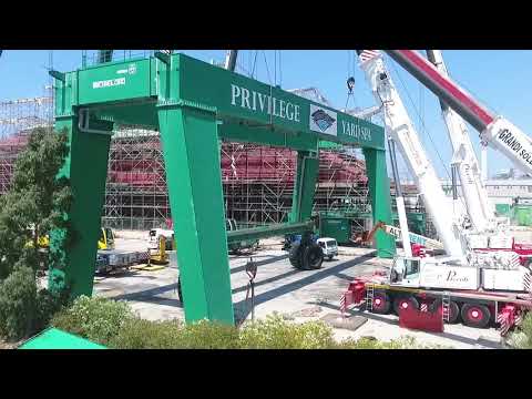 Dismantling of a rubber tired portal crane in Civitavecchia (Rome)
