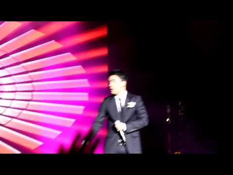 [FANCAM] 230911 SEUNGRI - STRONG BABY @ F1 SINGTEL SG GRANDPRIX