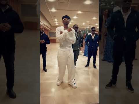 L'incroyable intro de Smito avant de monter sur scène