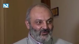 Եկել եմ շենք՝ մեռելոցի առթիվ. ասելիք ունե՞ք՝ եկե՛ք ասեք. իմ շնիկի անունն էլ է Ոսկի Բագրատ Սրբազան