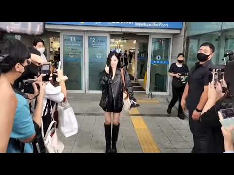 Girls'Generation Tiffany in airport shes promoting forever 1 #shorts #girlsgeneration #snsd #kpop