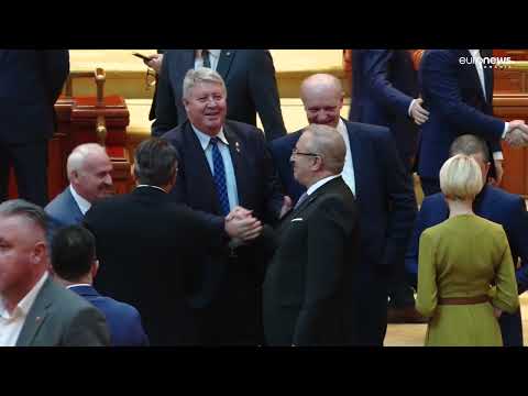 Parlamentarii și-au luat liber pentru a participa la deschiderea noului an universitar