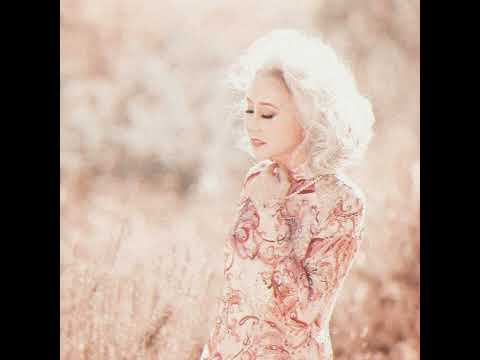 Thể hiện bởi Thái Hiền