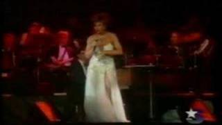 Shirley Bassey - Kiss me honey honey