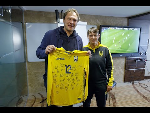 Андрій Пятов в гостях у жіночої збірної України