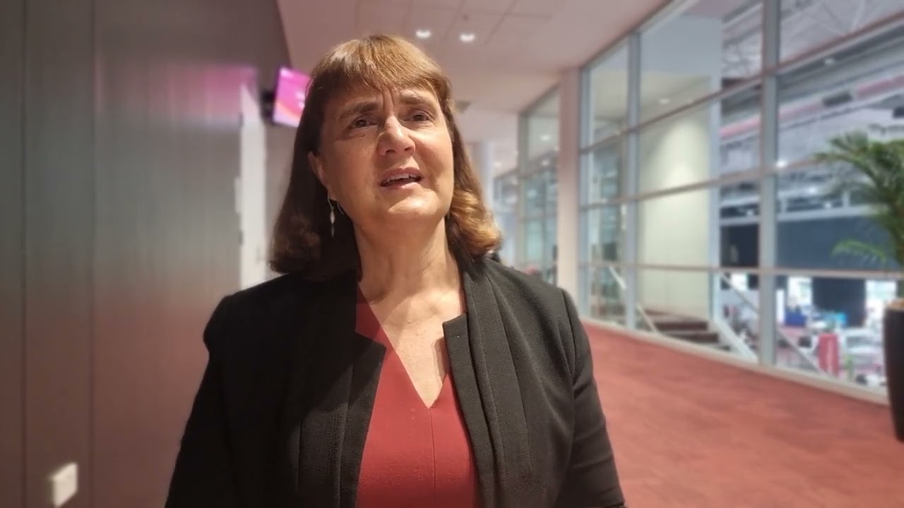 University communication - Carolyn Evans