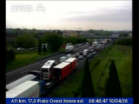 Così sull'autostrada A11 a seguito dell'incidente (webcam Autostrade per l'Italia)