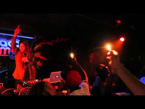 Silly Walks ls. Macadamya im Contrast Konstanz und Alle singen mit!