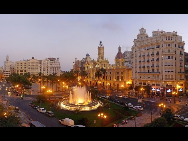 Live webcam view of Town Hall Square, Valencia