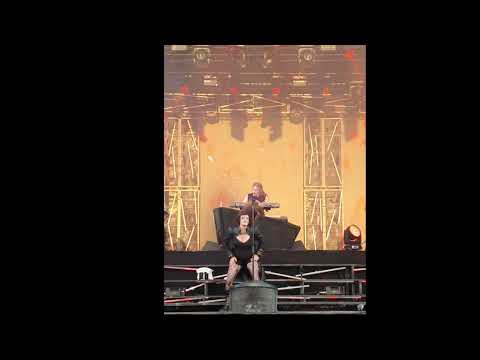 Floor Jansen, headbang, Nightwish, Vaasa, 17.6.2023