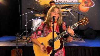 Terri Hendrix Performs &quot;Hand Me Down Blues&quot; Live on the Texas Music Scene