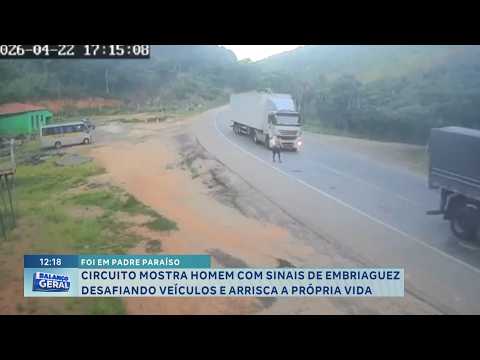 Foi em Padre Paraíso: Homem embriagado desafia veículos.