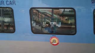 preview picture of video '12007 Chennai Central Mysuru - (MAS MYS) Shatabdi overtakes 16558 KSR Bengaluru Mysuru at Ramanagara'