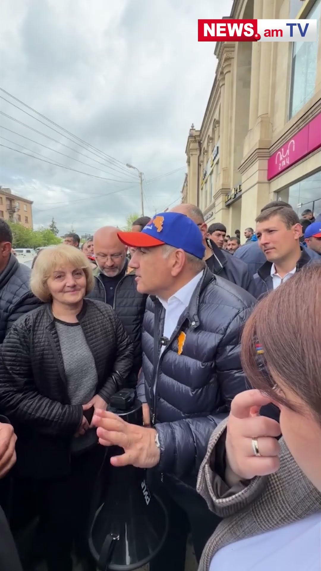 Ահավոր ժոստկի եմ լինելու. Փաշինյանը քաղաքացուն